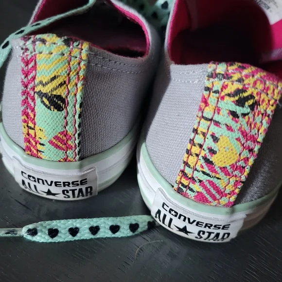 Girls Converse 2 - Picture 4 of 6